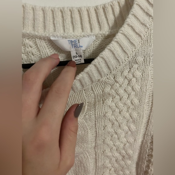 Size large. Oversized white sweater. - Picture 2 of 2